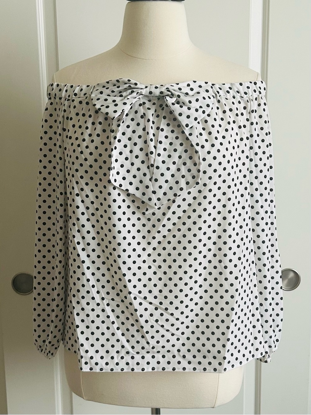 Riley & Rae White Off-Shoulder Polka Dot Blouse with Front Bow